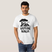 Napping Ninja - Schattigee slaperige Ninja Art Fun T-shirt (Voorkant volledig)