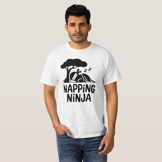 Napping Ninja - Schattigee slaperige Ninja Art Fun T-shirt (Voorkant volledig)