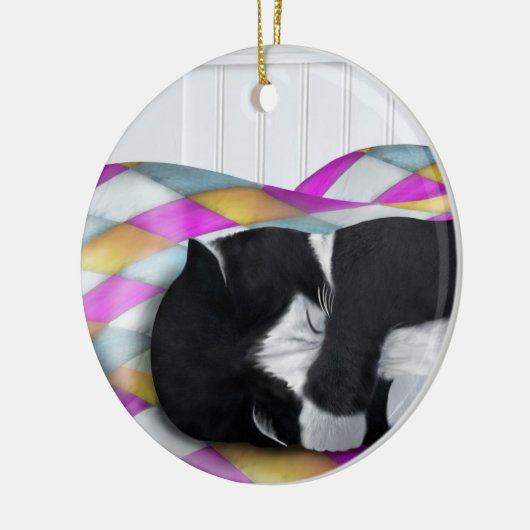 Napping Tuxedo Cat Keramisch Ornament (Links)