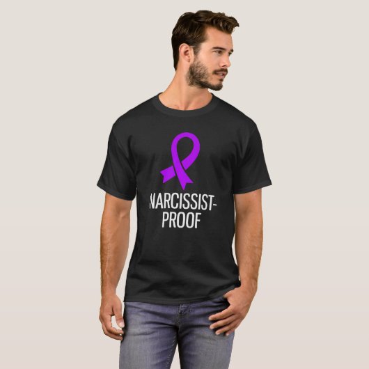 Narcissist Proof Domestic Violence Awareness Premi T-shirt (Voorkant volledig)