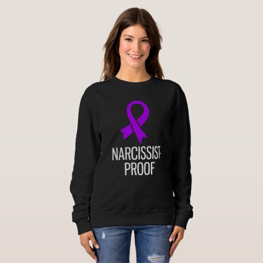 Narcissist Proof Domestic Violence Awareness Premi Trui (Voorkant volledig)