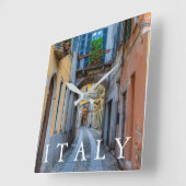 Narrow city street, Italië Vierkante Klok (Hoek)