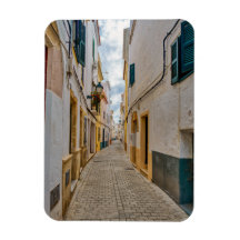 Narrow street in Ciutadella - Menorca, Spanje