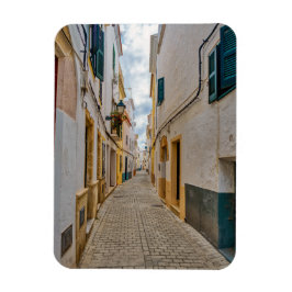 Narrow street in Ciutadella - Menorca, Spanje Magneet