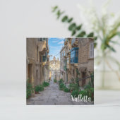Narrow street in Malta (Staand voorkant)