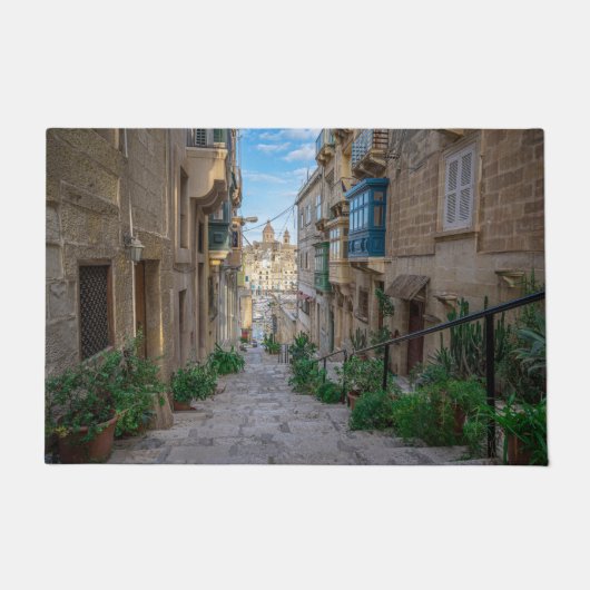 Narrow street in Malta Deurmat (Voorkant)