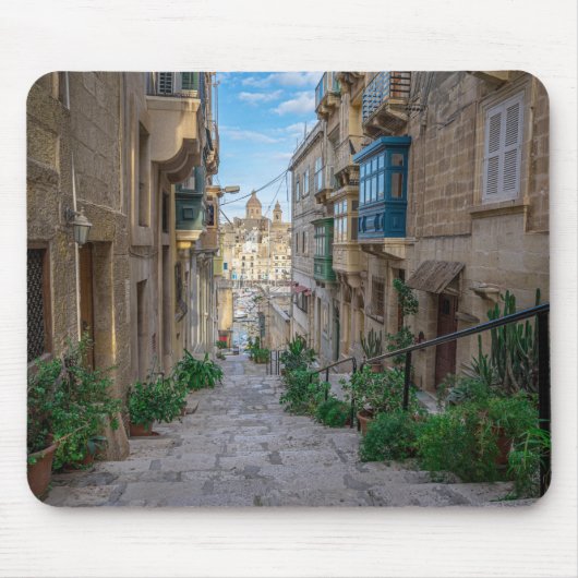 Narrow street in Malta Muismat (Voorkant)