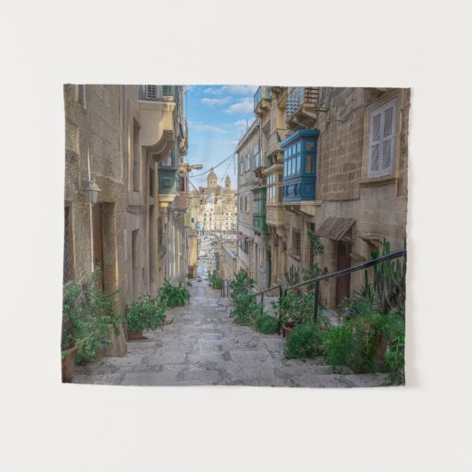 Narrow street in Malta Wandkleed (Voorkant (horizontaal))