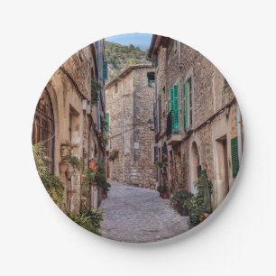 Narrow street in Valldemossa, Mallorca Papieren Bordje
