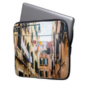 Narrow street in Venice Laptop Sleeve (Voorkant Links)