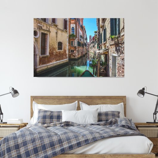 Narrow street met kanaal in Venetië Canvas Afdruk (Insitu (Slaapkamer))