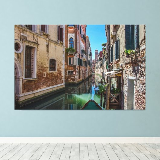 Narrow street met kanaal in Venetië Canvas Afdruk (Insitu (Houten vloer))