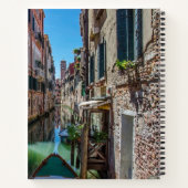 Narrow street met kanaal in Venetië Notitieboek (Achterkant)