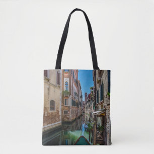 Narrow street met kanaal in Venetië Tote Bag
