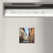 Narrow street met oude gevels in het toscaanse dor magneet (Insitu (Vaatwasser))