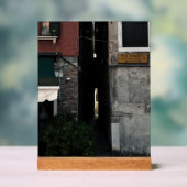 Narrow venetian alleyway (2024) acryl bord (Neutraal)