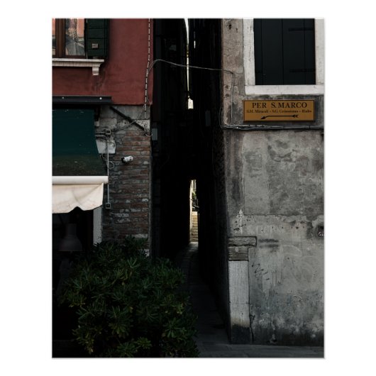 Narrow venetian alleyway (2024) perfect poster (Voorkant)