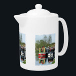 NARROWBOATS THEEPOT<br><div class="desc">Kanaalboten, in het Verenigd Koninkrijk bekend als narrowboten, werden oorspronkelijk gebruikt om goederen door het land te vervoeren. Ze worden nu voornamelijk gebruikt voor vrijetijdsbesteding en trekken mensen uit de hele wereld aan om van ons platteland te genieten. Deze boten zien er erg uit met hun bruine huiden, traditioneel blauw,...</div>