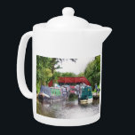 NARROWBOATS THEEPOT<br><div class="desc">Kanaalboten, in het Verenigd Koninkrijk bekend als narrowboten, werden oorspronkelijk gebruikt om goederen door het land te vervoeren. Ze worden nu voornamelijk gebruikt voor vrijetijdsbesteding en trekken mensen uit de hele wereld aan om van ons platteland te genieten. Deze boten zien er erg uit met hun bruine huiden, traditioneel blauw,...</div>