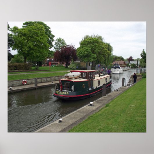 Narrowboot op de Theems bij Chertsey Lock Poster (Voorkant)