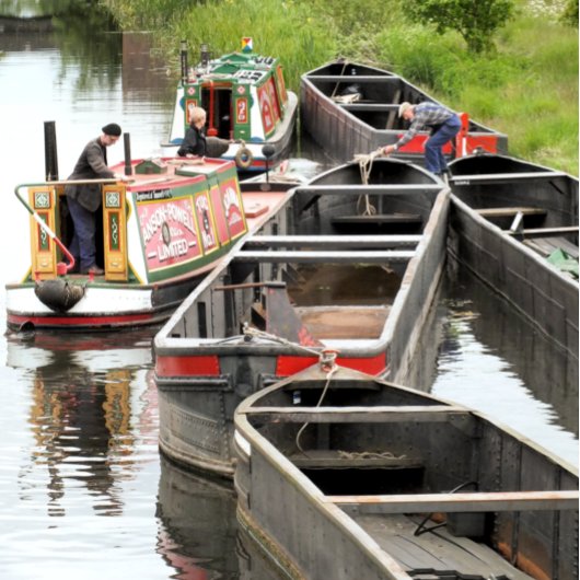 NARROWBOTEN OP HET KANAAL BRIEFKAART