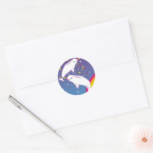 Narwals en regenbogen ronde sticker (Envelop)
