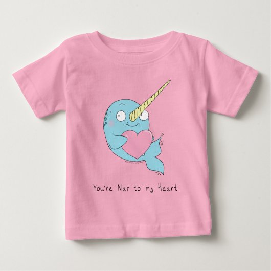 Narwhal Hugging a Heart Baby T-shirt (Voorkant)
