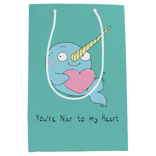 Narwhal Hugging Heart Valentijn's Day Gift Bag Medium Cadeauzakje (Voorkant)