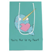 Narwhal Hugging Heart Valentijn's Day Gift Bag Medium Cadeauzakje (Achterkant)