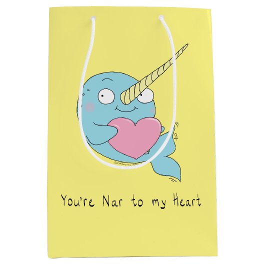 Narwhal Hugging Heart Valentijn's Day Gift Bag Medium Cadeauzakje (Voorkant)