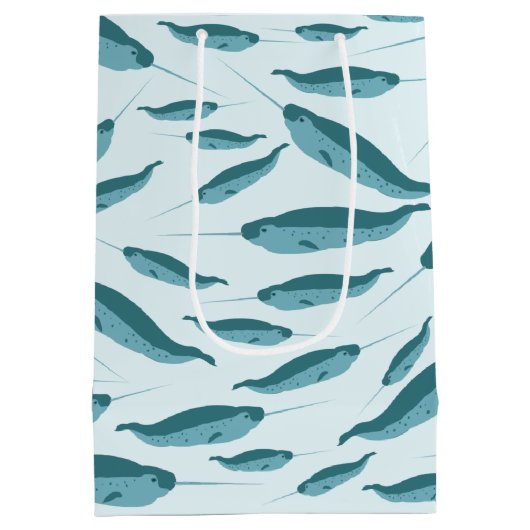 Narwhal in Blue Ocean Pattern Medium Cadeauzakje (Achterkant)