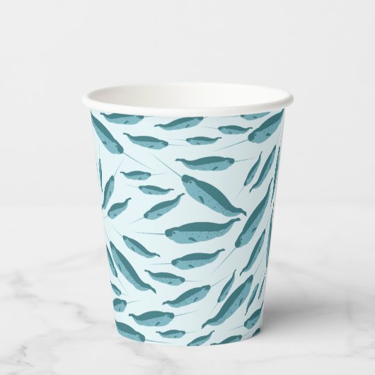 Narwhal in Blue Ocean Pattern Papieren Bekers (Achterkant)