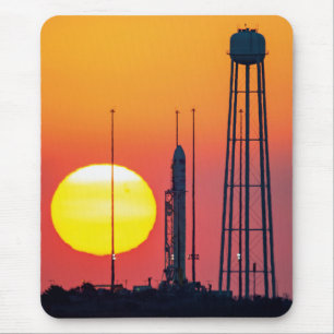 NASA Antares-raketlancering bij zonsopgang Muismat