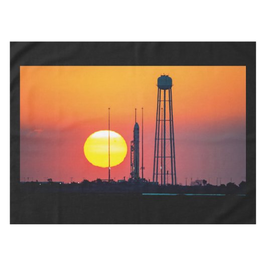 NASA Antares Rocket Sunrise Launch Tafelkleed (Voorkant (Horizontaal))