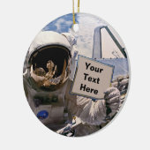 NASA Astronaut Holding Sign. - Aangepaste tekst to Keramisch Ornament (Links)