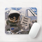 NASA Astronaut Holding Sign. - Aangepaste tekst to Muismat (Met muis)