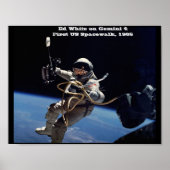 NASA Ed White op Gemini 4 First US Spacewalk, 1965 Poster (Voorkant)