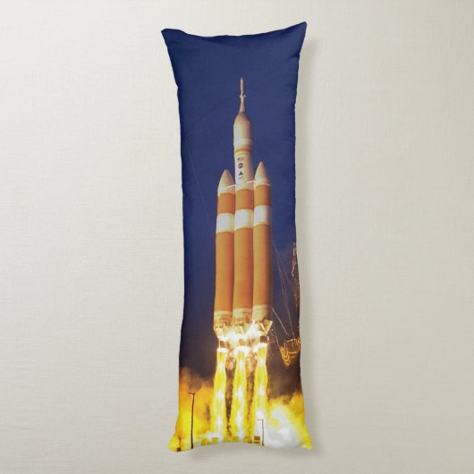 NASA Orion Spacecraft Rocket Launch Lichaamskussen (Achterkant (Verticaal))