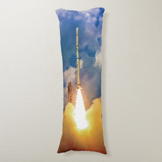 NASA Scout Rocket Launch Liftoff Lichaamskussen (Voorkant Verticaal)