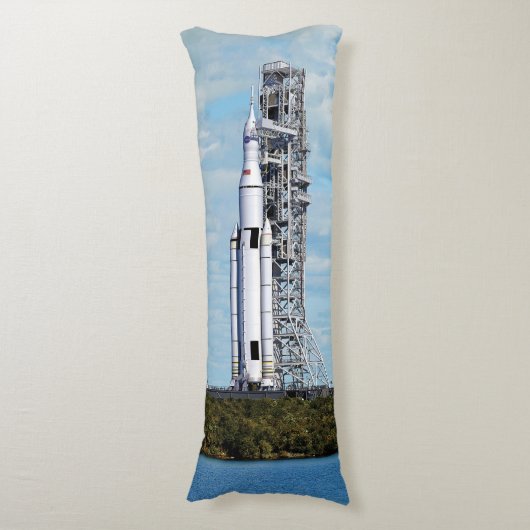 NASA SLS Space Launch System Raketlanceerplatform Lichaamskussen (Voorkant Verticaal)