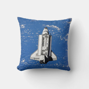 NASA Space Shuttle Discovery in de baan om de aard Kussen