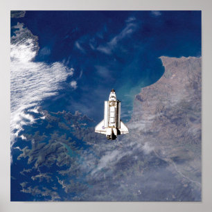 NASA Space Shuttle Endeavour STS-113 baan om de aa Poster