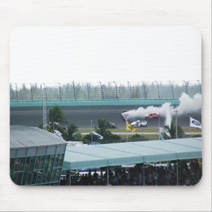 Nascar crash Muismat