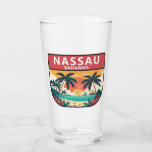 Nassau Bahamas Retro Embleem Glas<br><div class="desc">Nassau vector kunst ontwerp. Een populaire cruiseschip stop,  de stad heeft een heuvelachtig landschap en staat bekend om de stranden en de offshore koraalriffen,  populair om te duiken en snorkelen.</div>