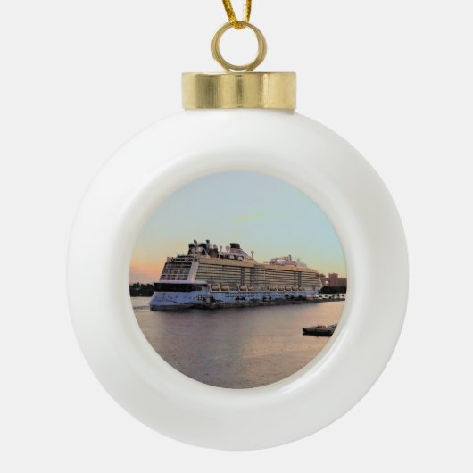 Nassau Harbor Daybreak met cruise Ship Keramische Bal Ornament (Voorkant)