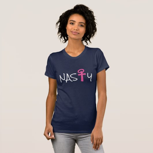 "Nasty" vrouw met roze vrouwensymbool T-shirt (Voorkant volledig)