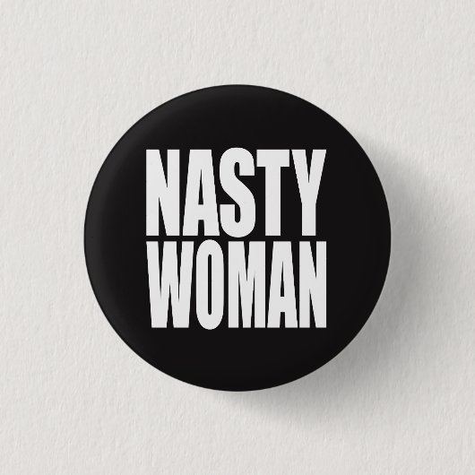 "NASTY VROUW" RONDE BUTTON 3,2 CM (Voorkant)