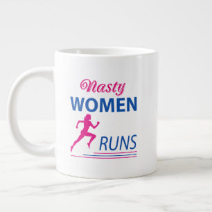 Nasty vrouwen lopen grote koffiekop