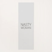 "Nasty Woman" zwarte letters lichtgrijs Yogamat (Achterkant)