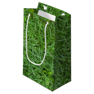 nat groen gras en klaver klein cadeauzakje